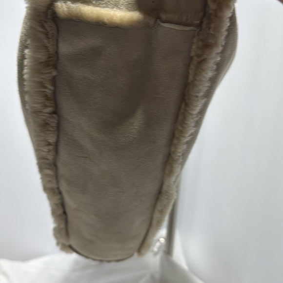 Chanel Shearling Suede Fur Chanel Handbag Tote CC Logo Vintage - Picture 16 of 16